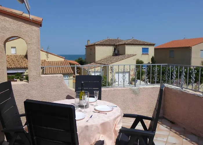 Les 2 Dauphins Ле Баркарес